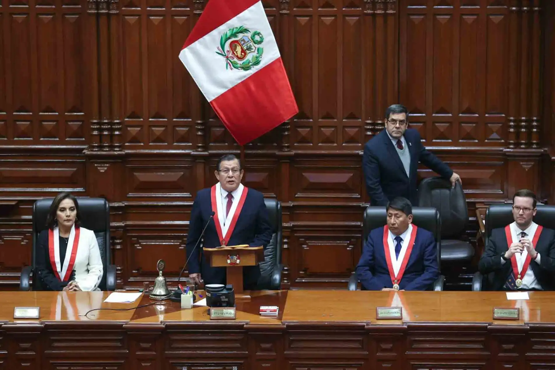 El congresista Eduardo Salhuana Cavides, de la bancada Alianza para el Progreso (APP), fue electo presidente del Parlamento durante el periodo anual de sesiones 2024-2025. Salhuana lideró la lista N.° 1, integrada, ademas, por Patricia Juárez, en la primera vicepresidencia; Waldemar Cerrón, en la segunda vicepresidencia, y Alejandro Cavero, en la tercera vicepresidencia, obtuvo 95 votos. Foto: ANDINA/ Juan Carlos Guzmán