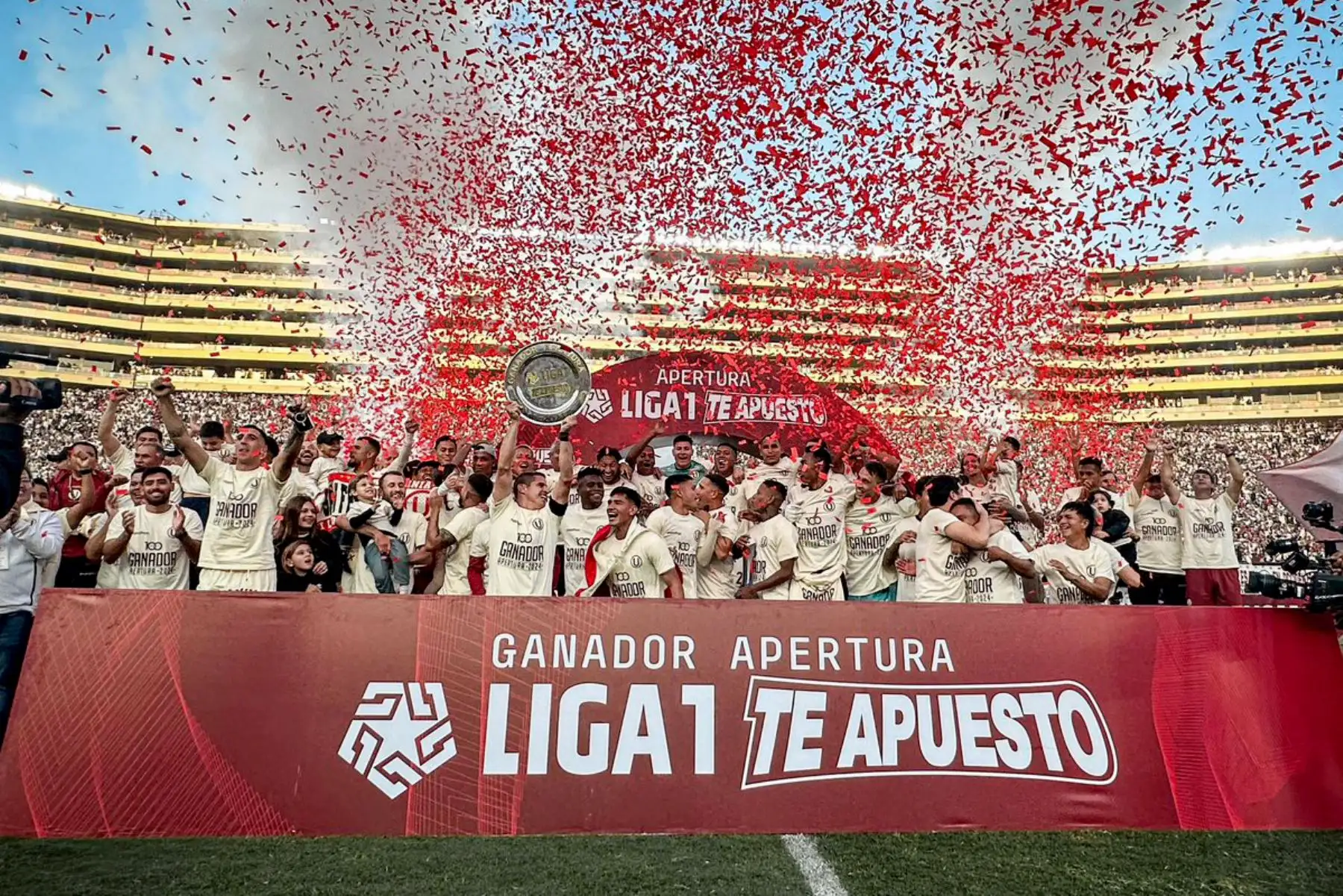 ¡Dale "U"! Universitario celebra el centenario con el bicampeonato. 
Foto: Liga 1