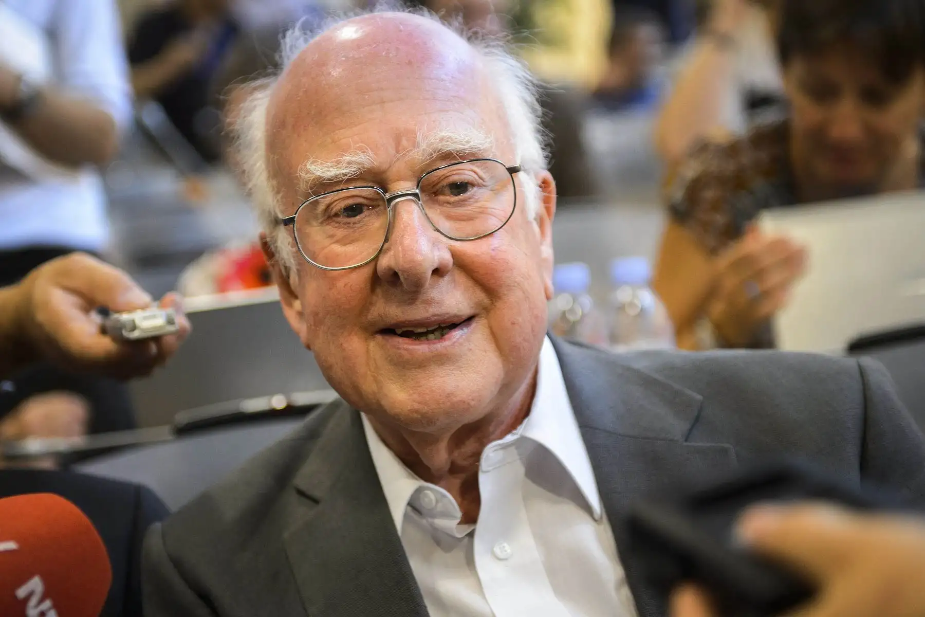 8 de abril: fallece Peter  Higgs a los 94 años.Físico británico que ganó el Nobel en 2013 por sus trabajos sobre el bosón de Higgs, una partícula fundamental.
Foto: AFP