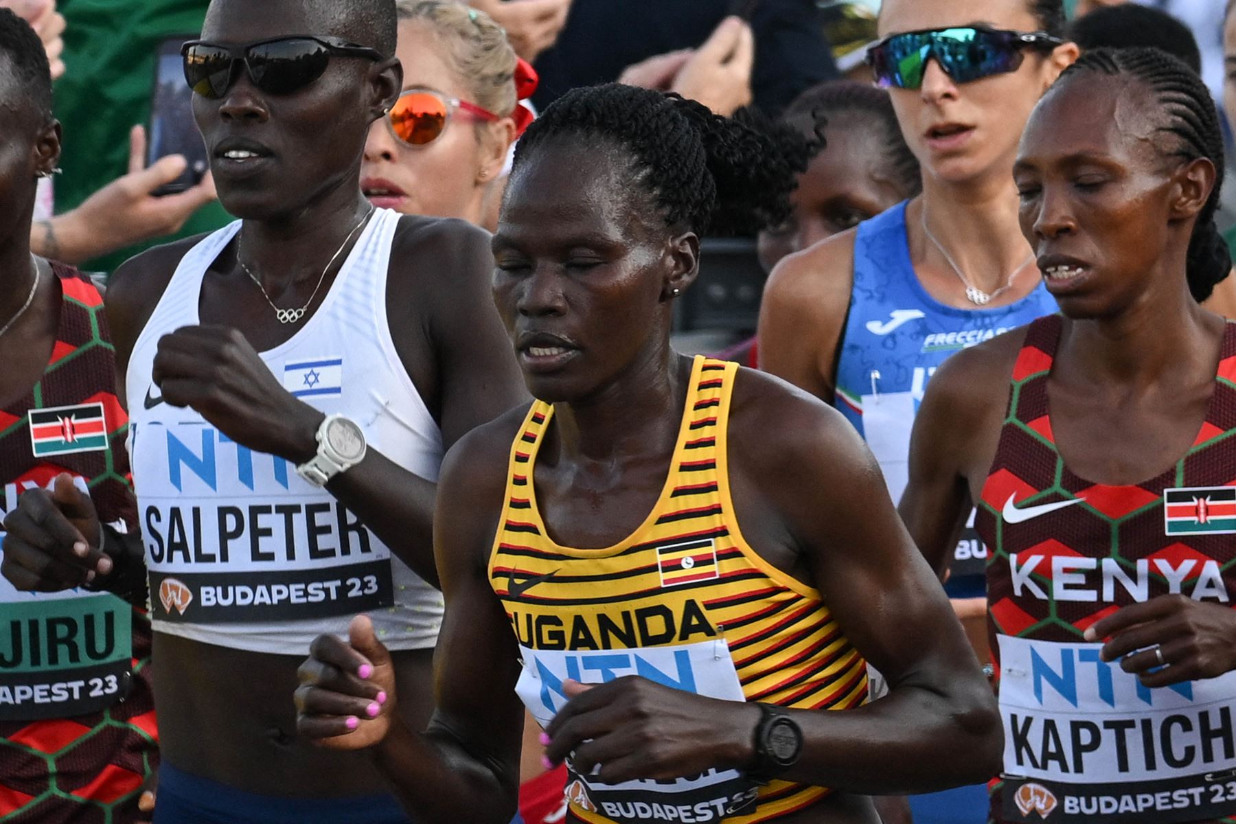 5 de setiembre: a los 33 años, muere la atleta ugandesa Rebecca Cheptegei, quemada viva por su pareja semanas después del maratón de los Juegos Olímpicos de París.
Foto: AFP