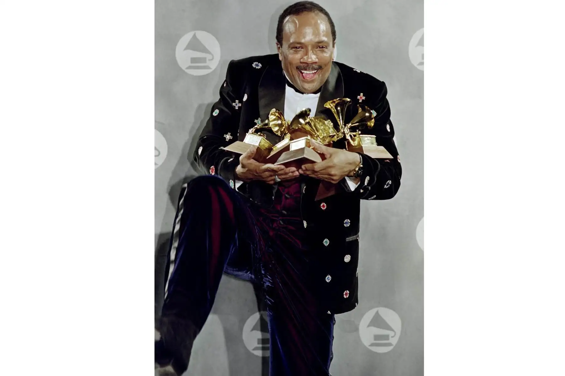 3 de noviembre: Quincy  Jones, fallece a los 91 años. Leyenda de la música estadounidense, trompetista, compositor y productor, en particular de Michael Jackson.
Foto: AFP