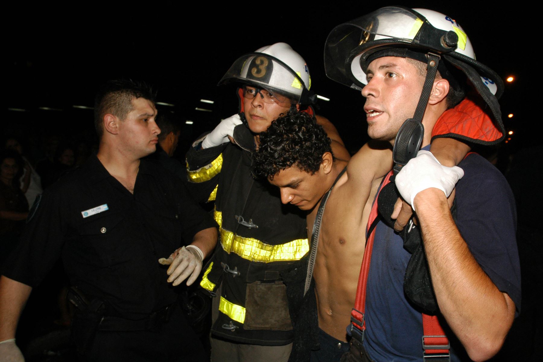 En el plano emocional, el trauma sigue presente. Muchos sobrevivientes enfrentan problemas de salud física y mental derivados de aquella noche. Por su parte, los familiares de las víctimas han transformado su dolor en acción, organizando actividades conmemorativas y luchando por la preservación de la memoria.
Foto: EFE