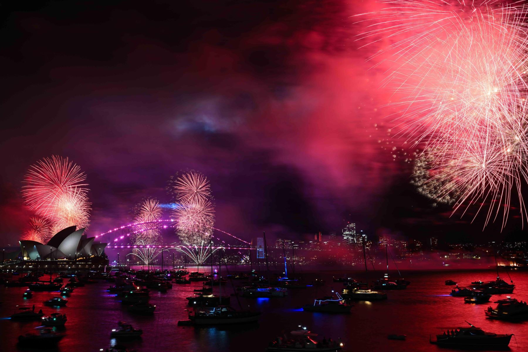 Fireworks above Sydney Opera celebrating the coming of New Year 2025. Photo: ANDINA/ EFE