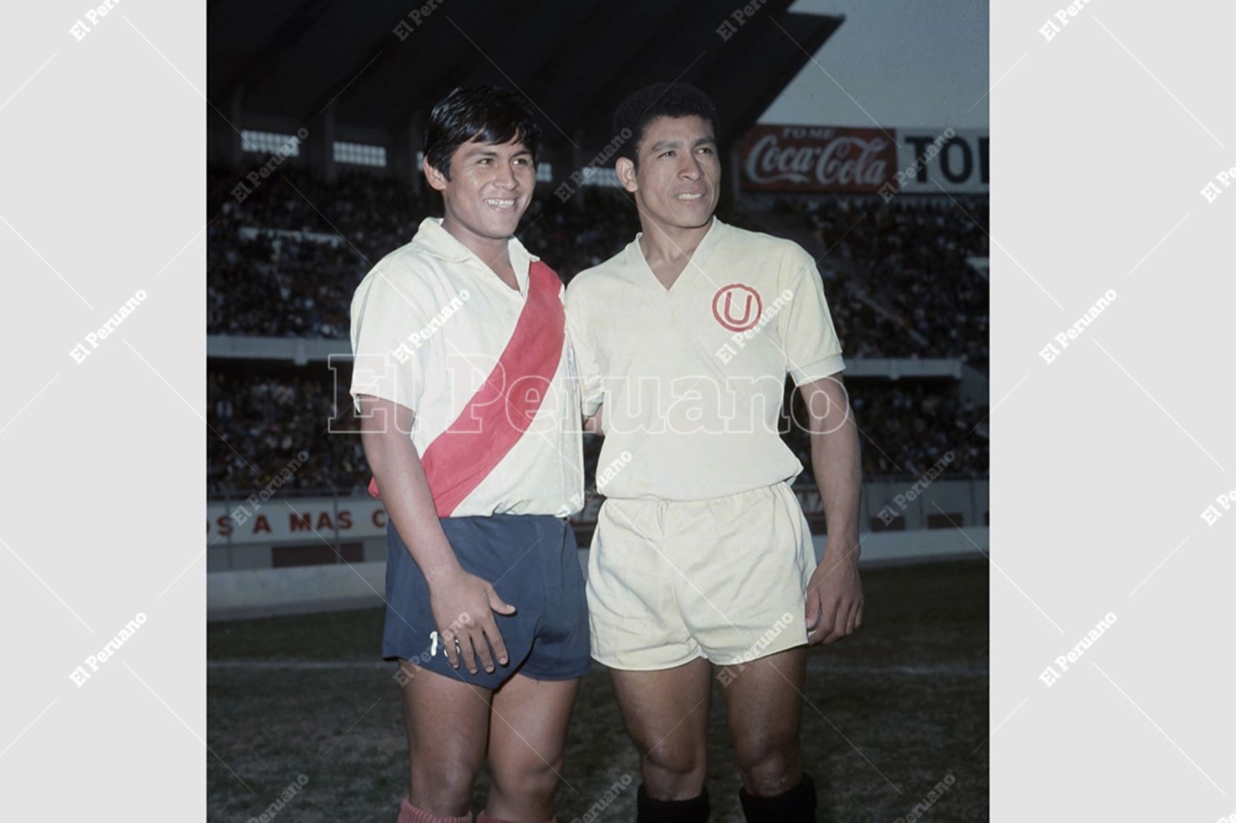 Lima - 1971 / Hugo Sotil y Héctor Chumpitaz  antes del clásico moderno entre Deportivo Municipal y Universitario de Deportes. Foto: Archivo Histórico de El Peruano