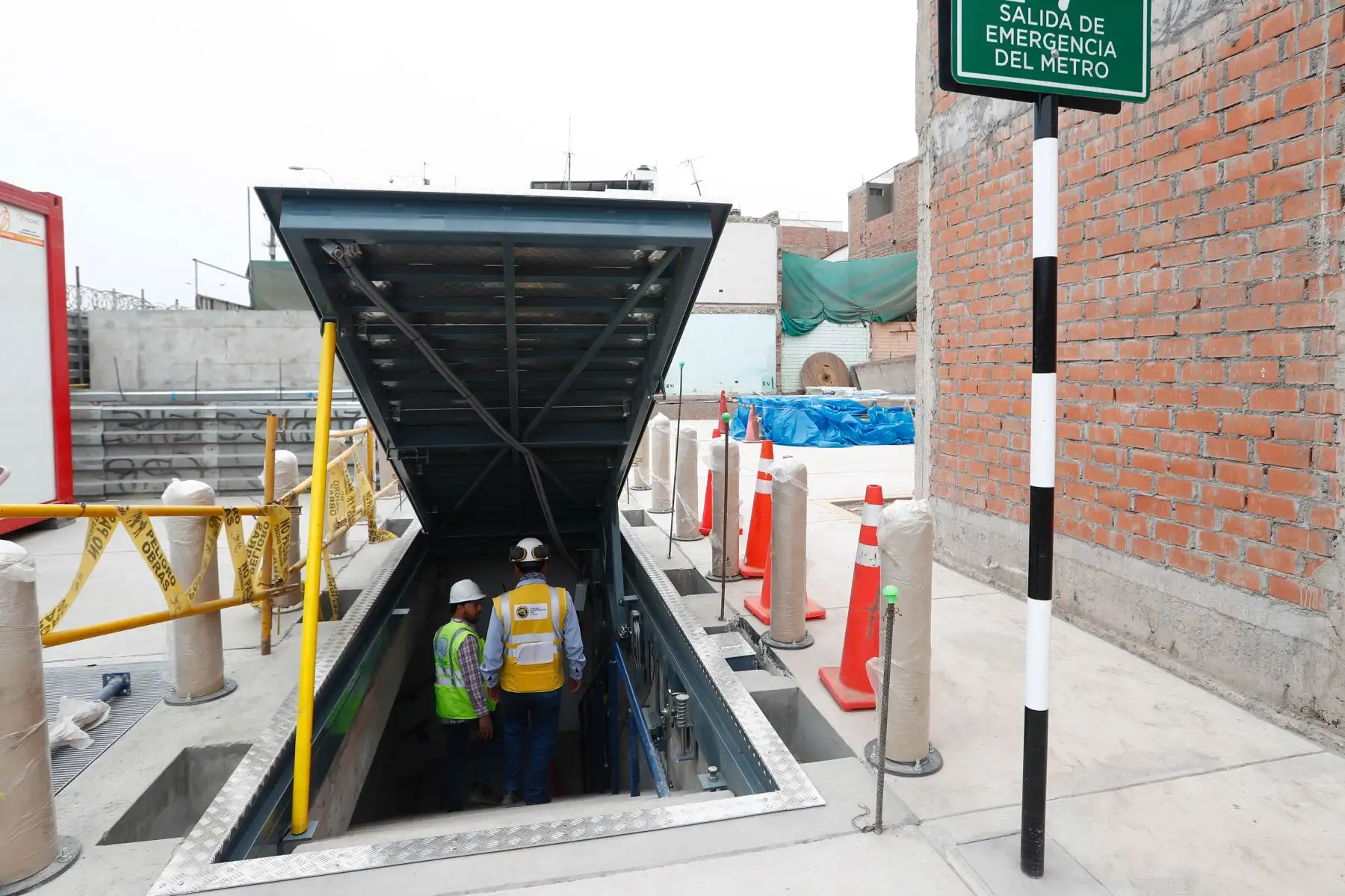 Así luce el avance de obras de construcción de las salidas de emergencia de la estación Juan Pablo II de la Línea 2 del Metro de Lima y Callao, en el distrito de Bellavista, en el Callao. Foto: ANDINA/Daniel Bracamonte