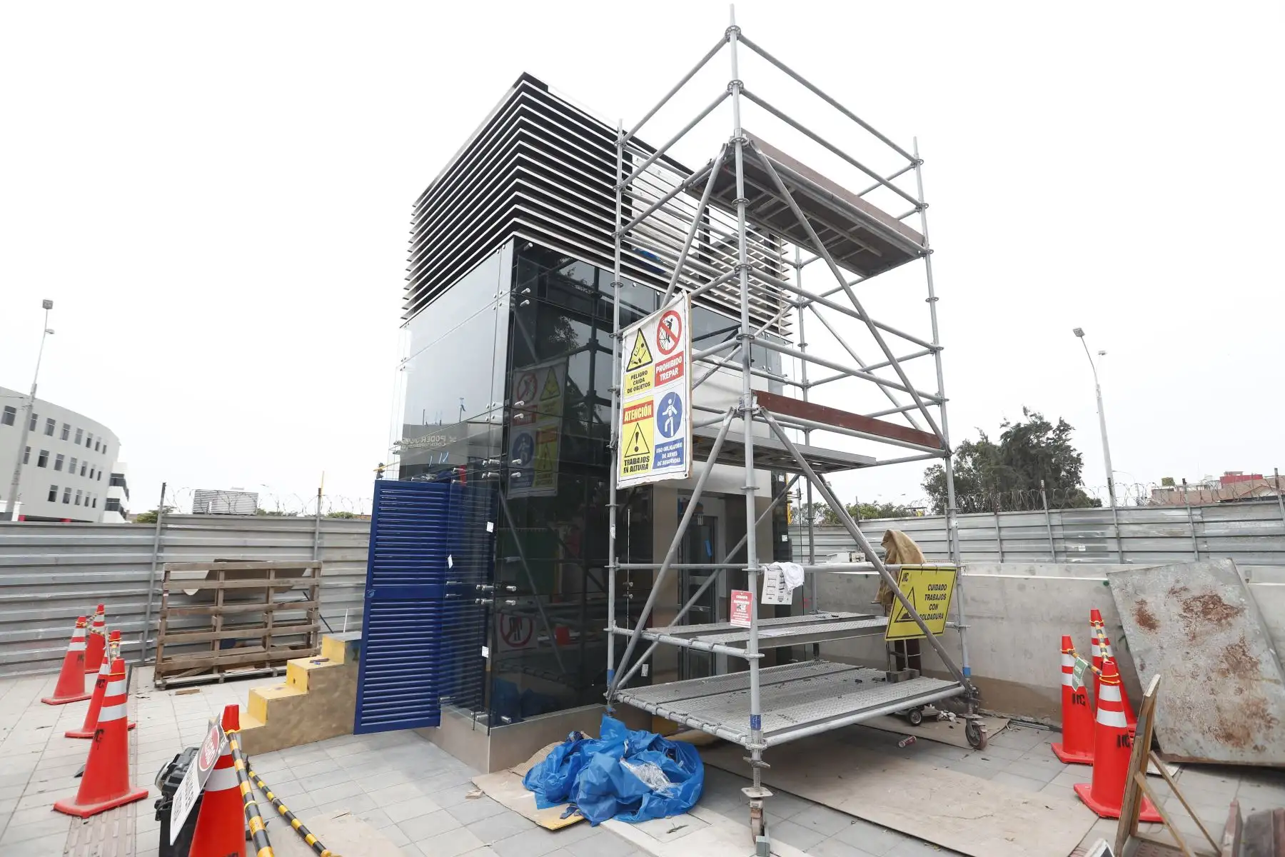 Así luce el avance de obras de implementación de los ascensores para pasajeros en la estación Juan Pablo II de la Línea 2 del Metro de Lima y Callao, en el distrito de Bellavista, en el Callao, aún en construcción. Foto: ANDINA/Daniel Bracamonte