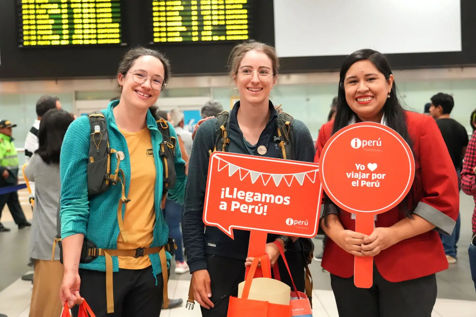 Lou y Juliette, de nacionalidad francesa, fueron las primeras turistas que arribaron al Perú el 1 de enero del 2025. Ambas ciudadanas extranjeras permanecerán en el país por 22 días. En esos días visitarán Lima, Caral, Ancash y Cusco.
Foto: Mincetur