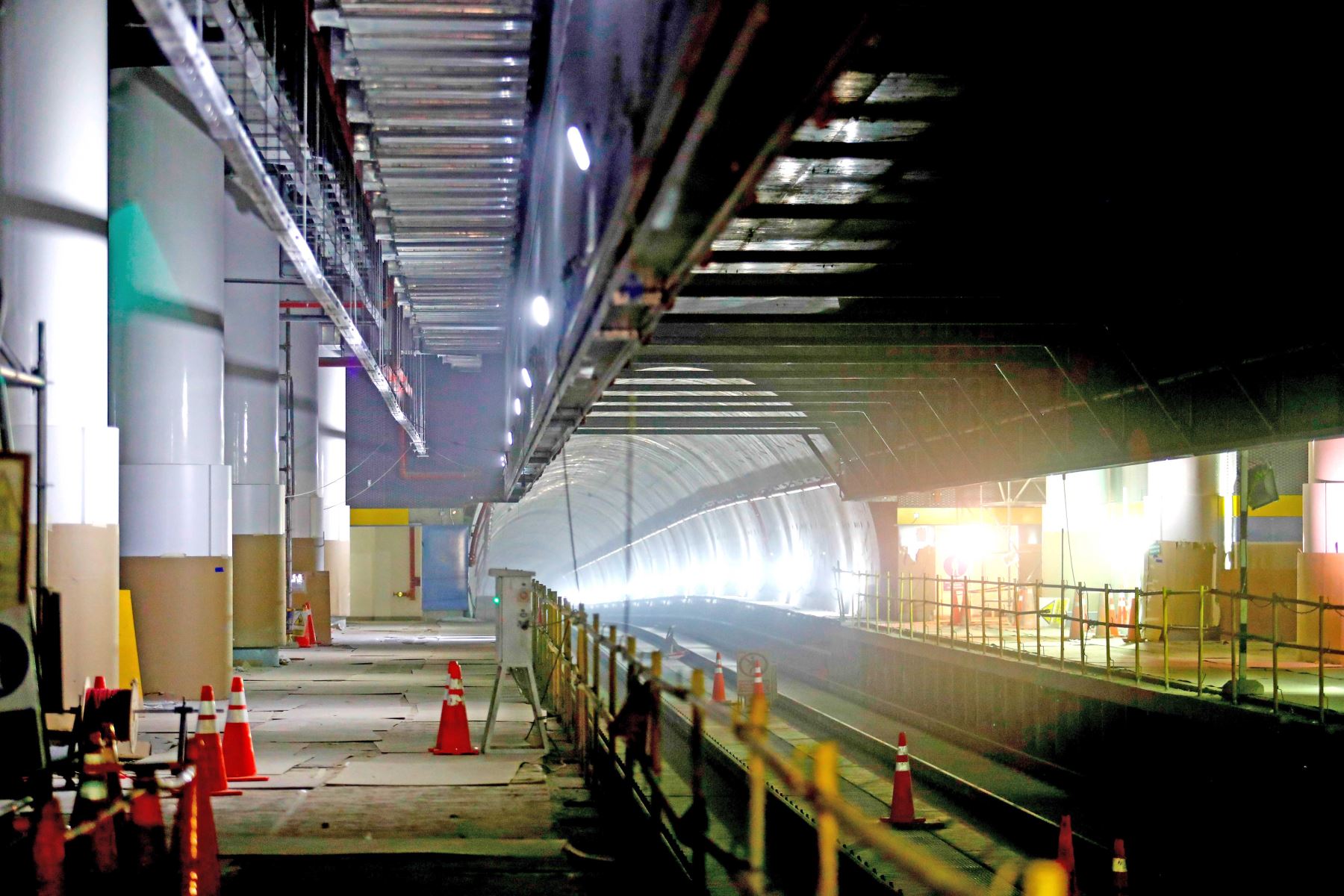 Avances de obras de construcción y acabados en los túneles para vagones en la estación Juan Pablo II de la Línea 2 del Metro de Lima y Callao, en el distrito de Bellavista, en el Callao. Foto: ANDINA/Daniel Bracamonte