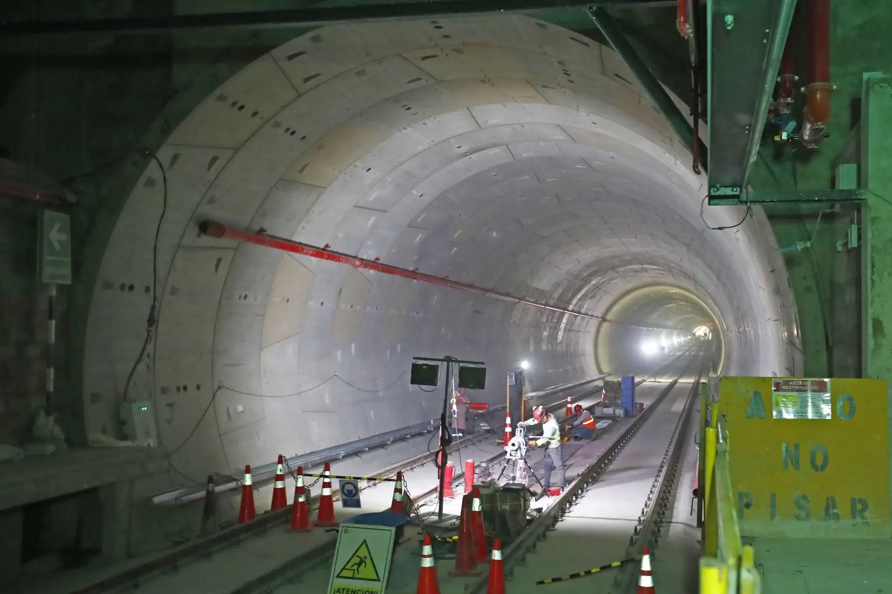 Avances de obras de construcción y acabados en los túneles para vagones en la estación Juan Pablo II de la Línea 2 del Metro de Lima y Callao, en el distrito de Bellavista, en el Callao. Foto: ANDINA/Daniel Bracamonte