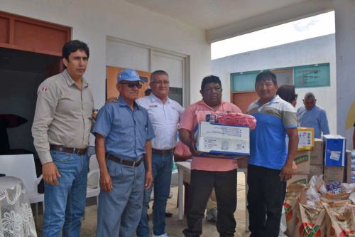 2.1 toneladas de víveres recibieron los pescadores artesanales de El Ñuro.ANDINA/Difusión