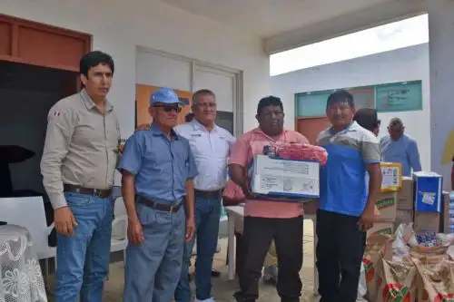 2.1 toneladas de víveres recibieron los pescadores artesanales de El Ñuro.ANDINA/Difusión