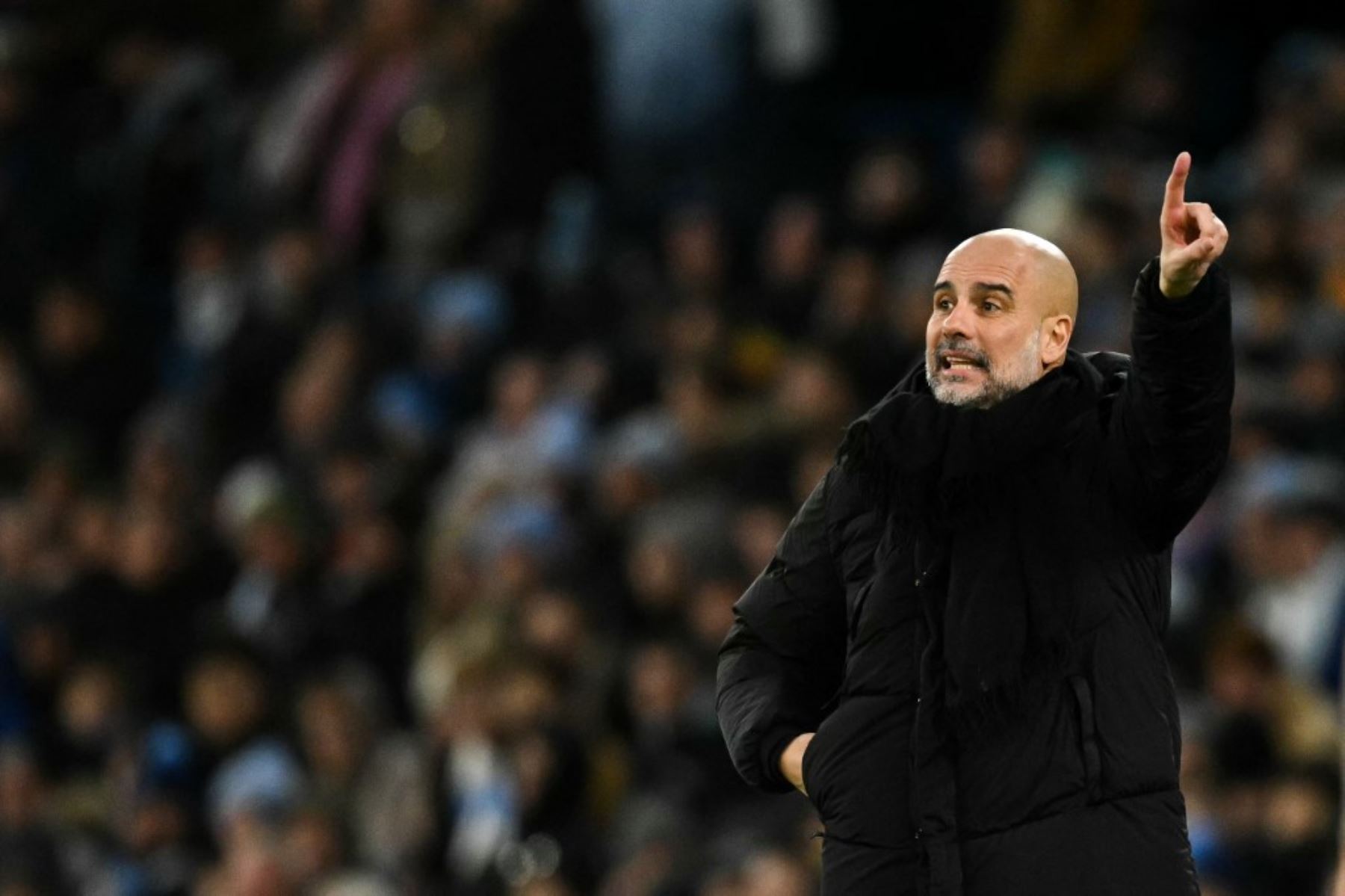 El entrenador español del Manchester City, Pep Guardiola, reacciona durante el partido de fútbol de la Premier League inglesa entre el Manchester City y el West Ham United en el Etihad Stadium de Manchester, al noroeste de Inglaterra, el 4 de enero de 2025. (Foto de Oli SCARFF / AFP)