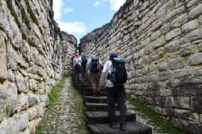 En el calendario de atención para 2025, se establece que se abrirá el sitio arqueológico al público, de martes a domingo, reservándose los días lunes para labores de mantenimiento del monumento.