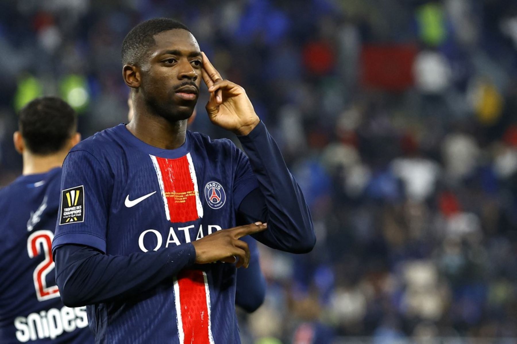 El delantero francés del Paris Saint-Germain, Ousmane Dembele, celebra el primer gol de su equipo durante la final del Trofeo de Campeones de Francia (Trophee des Champions) entre el Paris Saint-Germain (PSG) y el AS Monaco (ASM) en el Estadio 974 en Doha el 5 de enero de 2025. KARIM JAAFAR / AFP