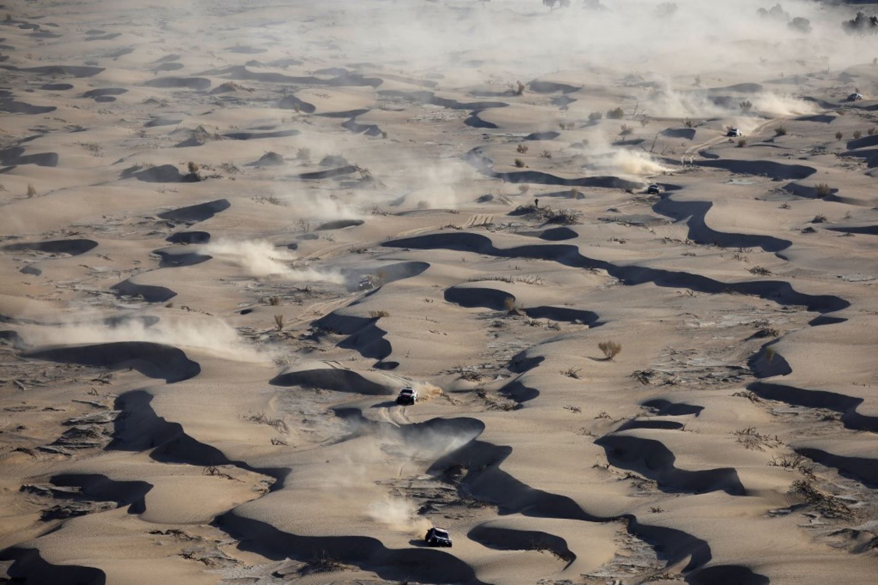 Pilotos de diversas nacionalidades compiten en la Etapa 2B del Rally Dakar 2025, en Bisha, Arabia Saudita, el 6 de enero de 2025. Foto: AFP