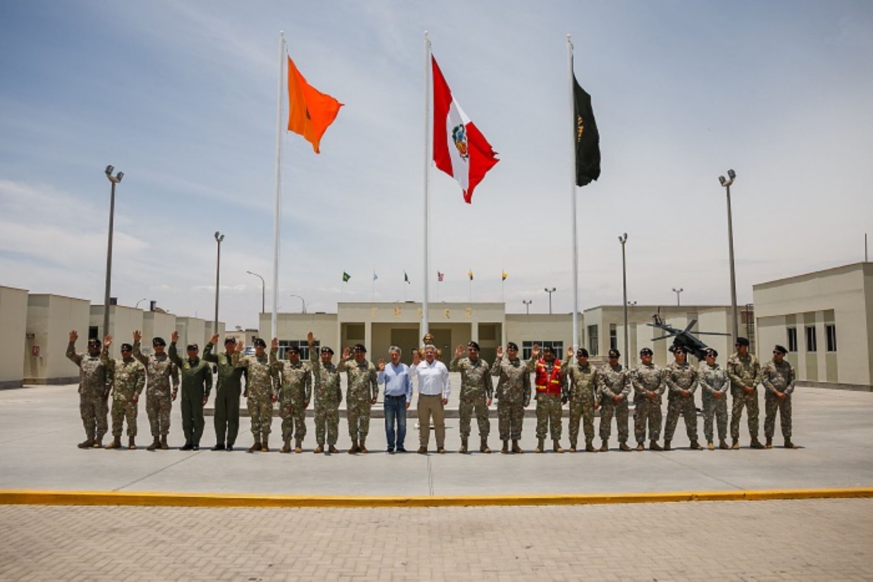 Ministros de Defensa y Economía visitan Centro de Mantenimiento Aeronáutico del Ejército