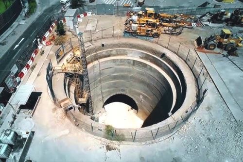 Uno de los pozos de ventilación que se construyen a lo largo de los 27 kilómetros de la Línea 2 del Metro de Lima y Callao. Foto: ANDINA/Difusión.