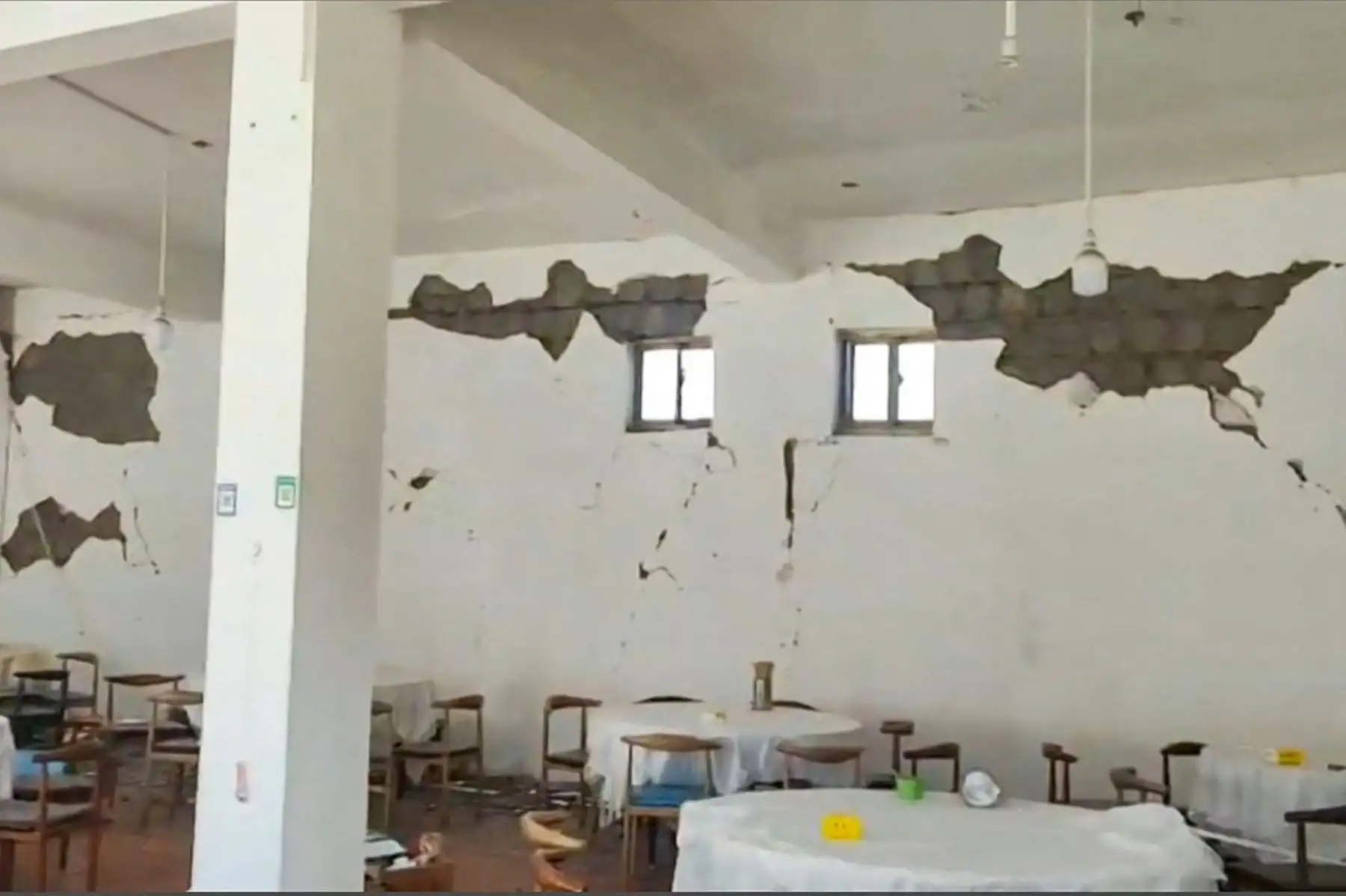 Casas dañadas en Shigatse, en la región del Tíbet, en el suroeste de China, después de que un terremoto azotara la zona. Foto: AFP