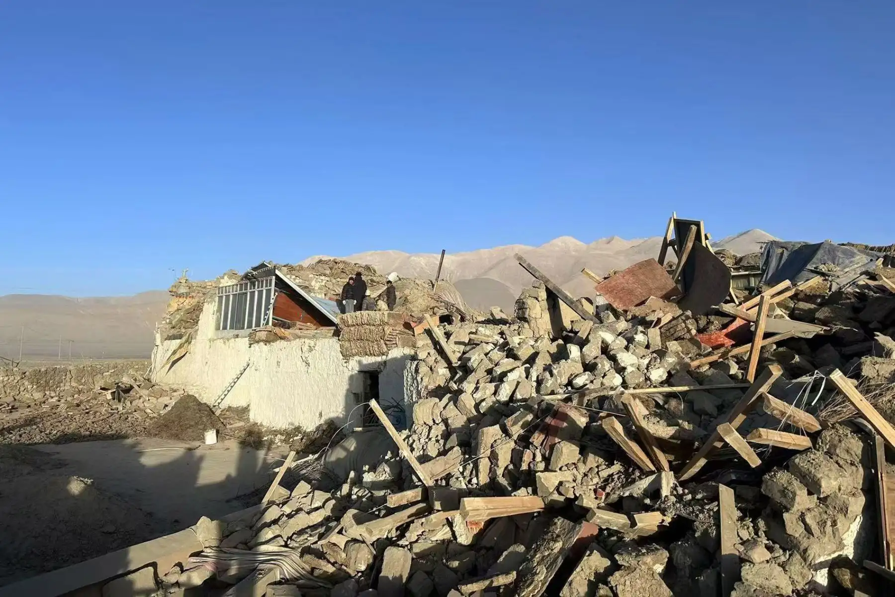 Un poderoso terremoto sacudió la Región Autónoma de Xizang, en el suroeste de China, el martes por la mañana, matando al menos a 95 personas e hiriendo a otras 130. Foto: Xinhua