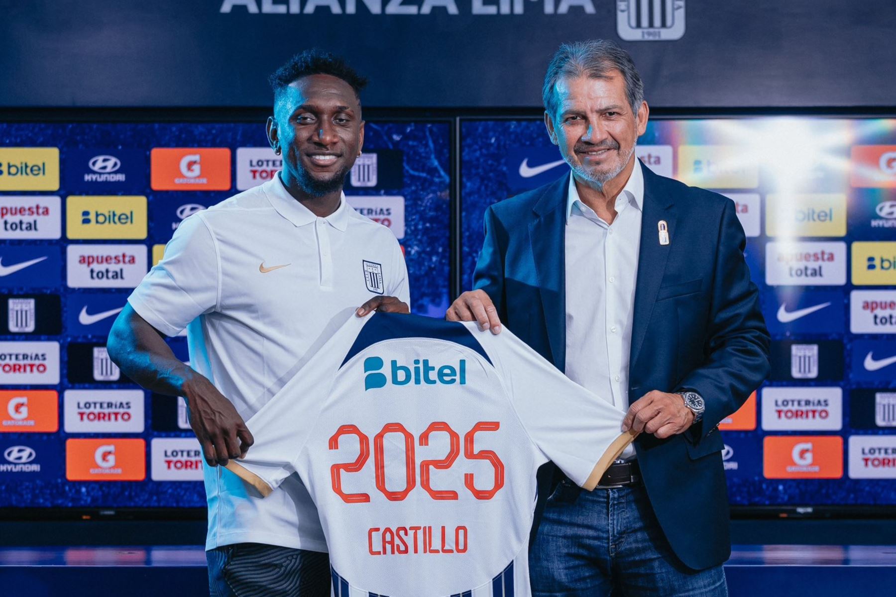 Eryc Castillo es presentado oficialmente como nuevo jugador de Alianza Lima