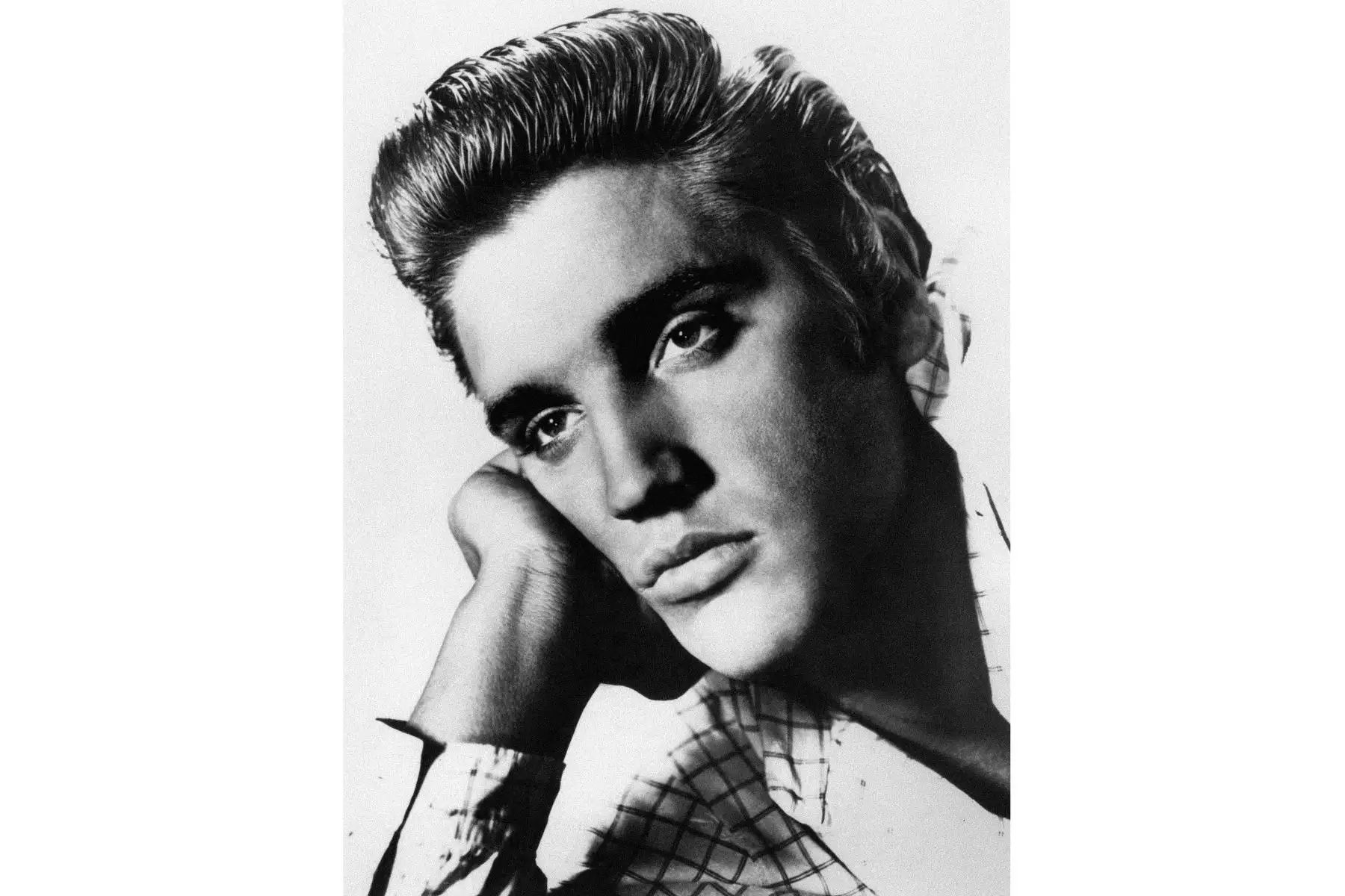 Fotografía sin fecha de la estrella de rock estadounidense Elvis Presley, nacido en Tupelo Mississipi el 8 de enero de 1935 y fallecido el 16 de agosto de 1977 en Memphis.
Foto: AFP
