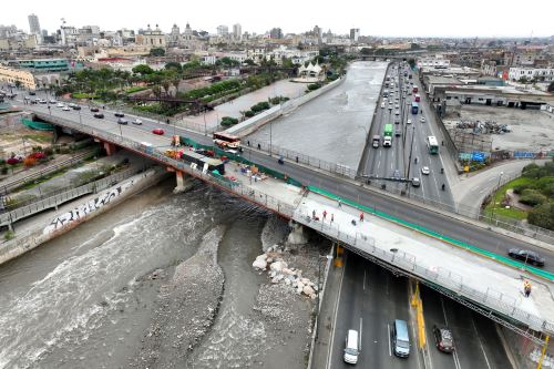 Trabajos de rehabilitación del puente Ricardo Palma ubicado en la avenida Abancay