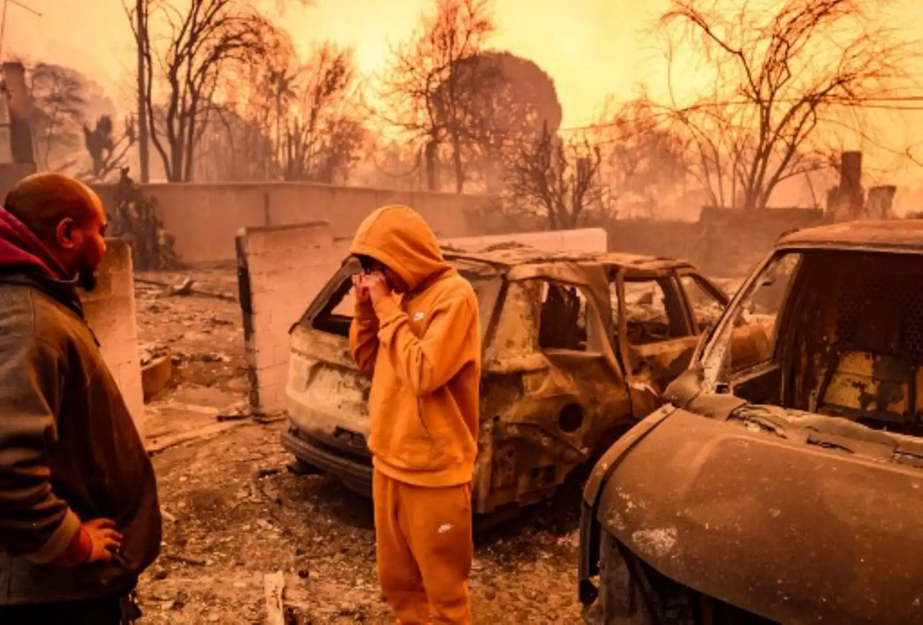 Cinco muertos, varios heridos y unas 1.500 edificaciones arrasadas es el saldo preliminar en dos días, dijo Anthony Marrone, del departamento de bomberos de Los Ángeles.  Foto: AFP