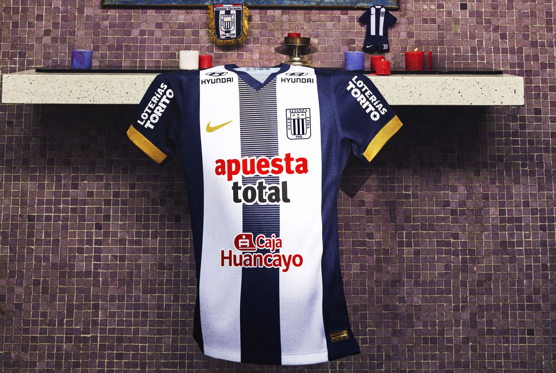 Alianza Lima presentó la nueva camiseta para afrontar el 2025