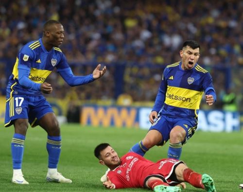 Gary Medel fue compañero de Luis Advíncula en Boca Juniors