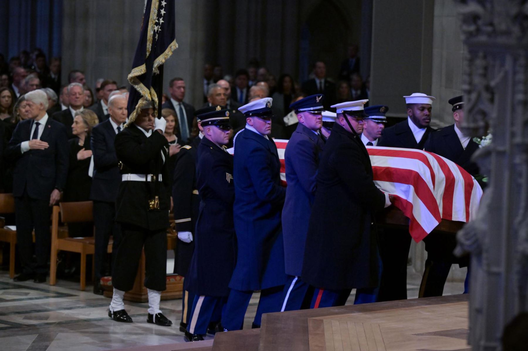 El ataúd del ex presidente estadounidense Jimmy Carter llega a la Catedral Nacional de Washington, DC, EE. UU., el 9 de enero de 2025, para un funeral de estado. Carter, el 39º presidente de Estados Unidos, murió a los 100 años, el 29 de diciembre de 2024. Foto: EFE