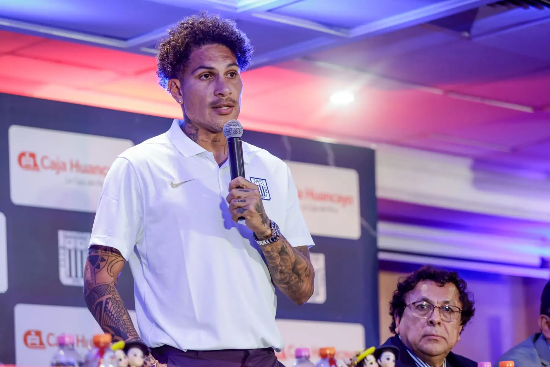 Caja Huancayo ha sido presentado como el sponsor oficial de Alianza Lima para la temporada 2025. El anuncio se realizó durante una conferencia de prensa en el Hotel Sheraton y reunió a directivos de ambas instituciones y a figuras destacadas del club, como Paolo Guerrero y Carlos Zambrano. Foto: ANDINA/Luis Iparraguirre