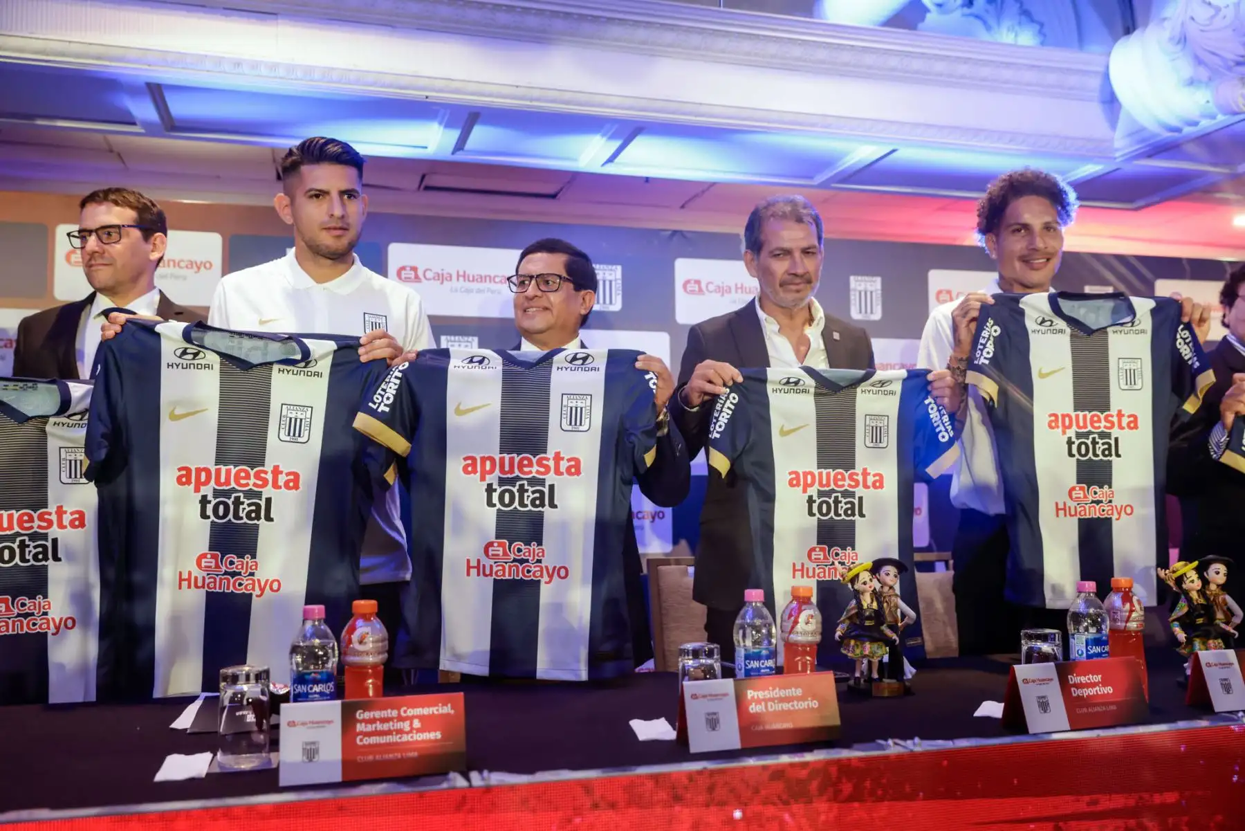 Caja Huancayo ha sido presentado como el sponsor oficial de Alianza Lima para la temporada 2025. El anuncio se realizó durante una conferencia de prensa en el Hotel Sheraton y reunió a directivos de ambas instituciones y a figuras destacadas del club, como Paolo Guerrero y Carlos Zambrano. Foto: ANDINA/Luis Iparraguirre