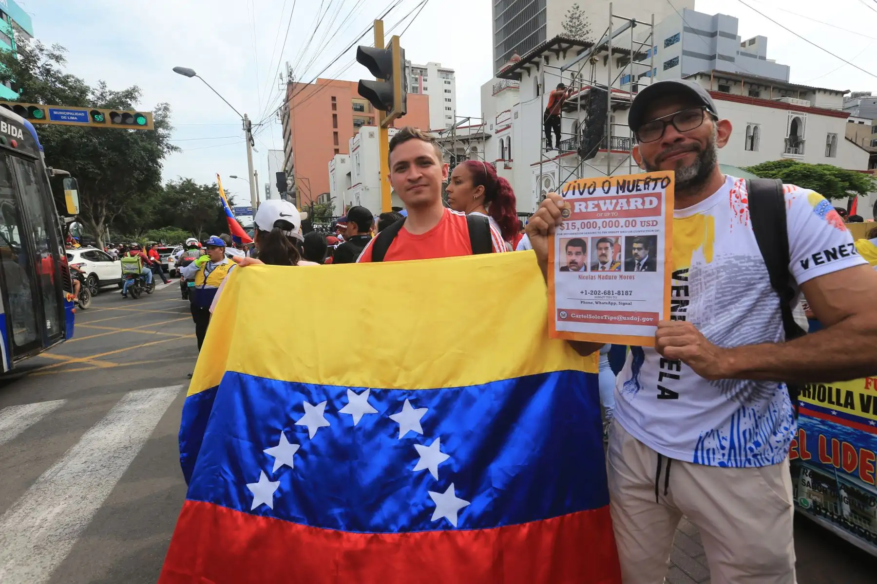 Venezolanos residentes en Lima, se reúnen en las inmediaciones de la embajada de su país para manifestar contra el régimen de Nicolas Maduro . FOTO:ANDINA/Hector Vinces