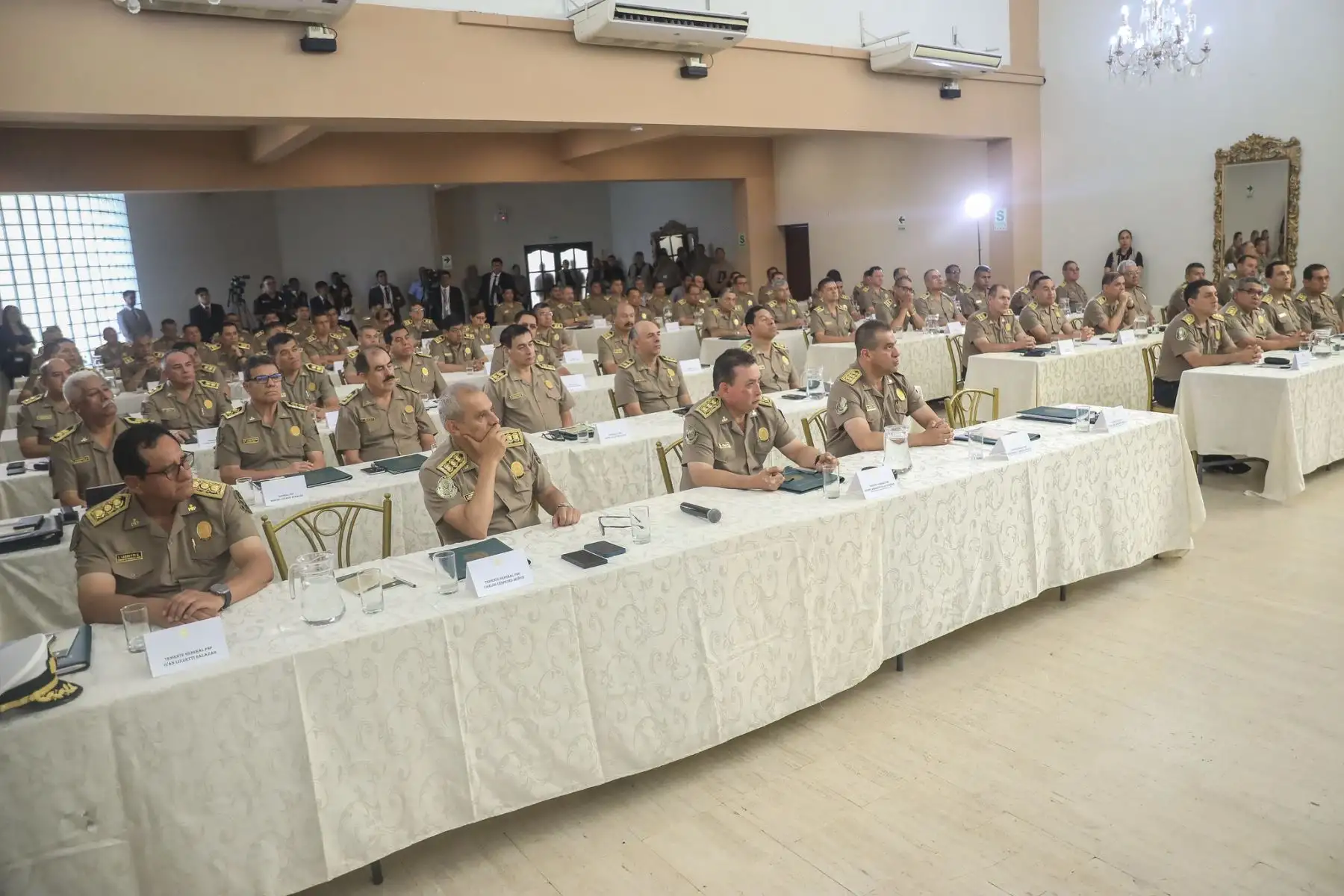 La presidenta Dina Boluarte participó en la Primera Reunión de Comando Policial – RECOPOL 2025, que se desarrolló en el Casino de Policía, sede La Molina. Foto. ANDINA/Prensa Presidencia