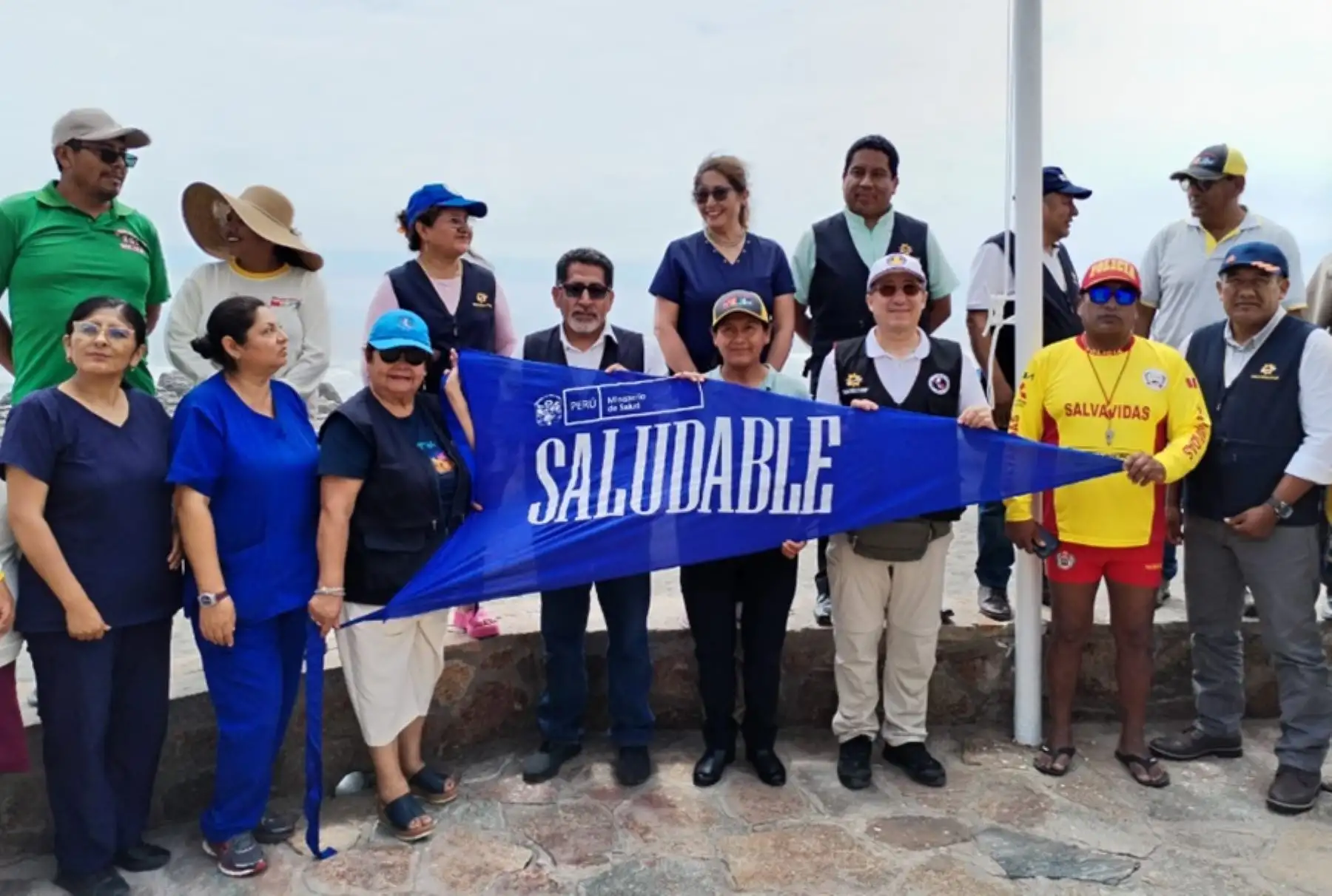 En seis playas de la provincia arequipeña de Camaná ondea la bandera azul, símbolo que indica que cumplen con los estándares sanitarios previstos por el sector salud y están aptas para los bañistas.