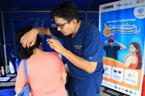 EsSalud brinda atención médica a bañistas en la Playa Agua Dulce