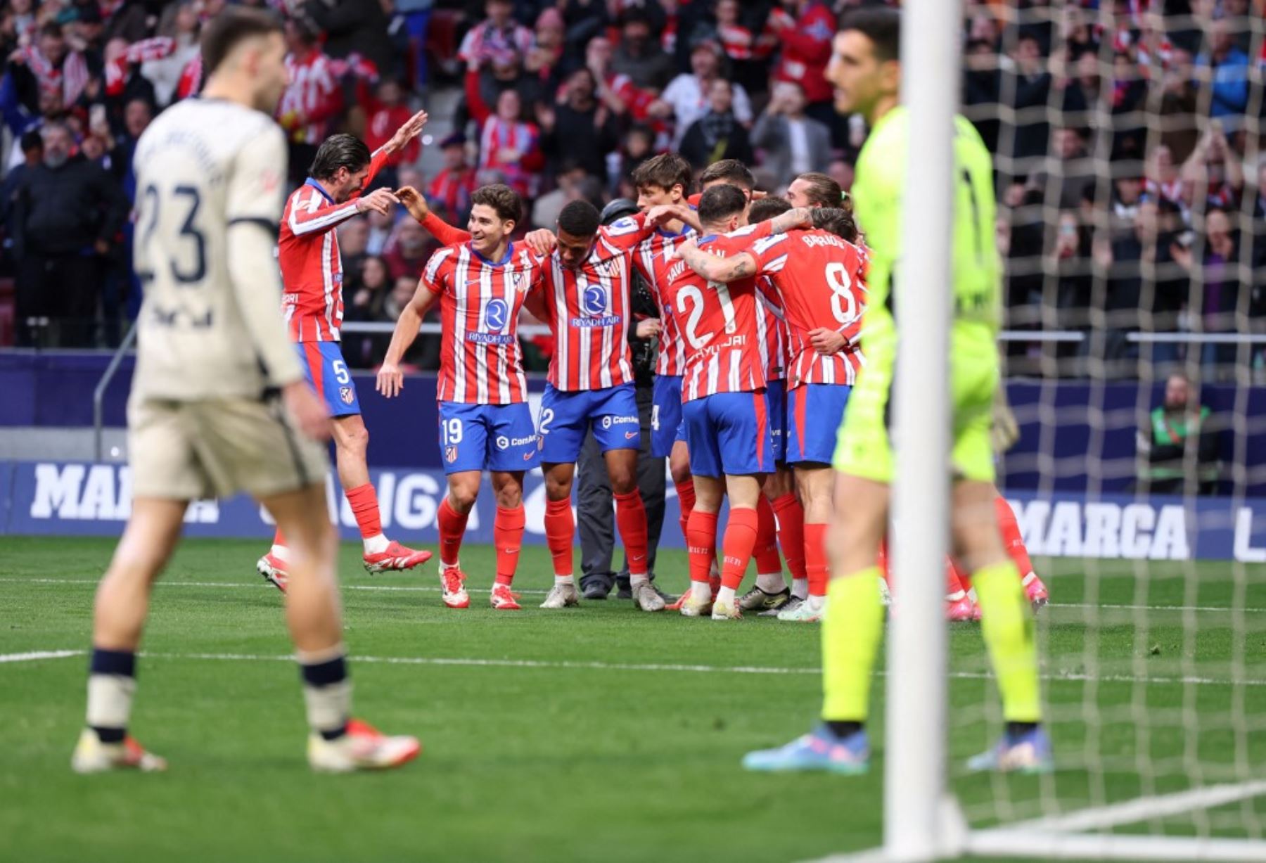 Atlético de Madrid alcanzó la punta en España