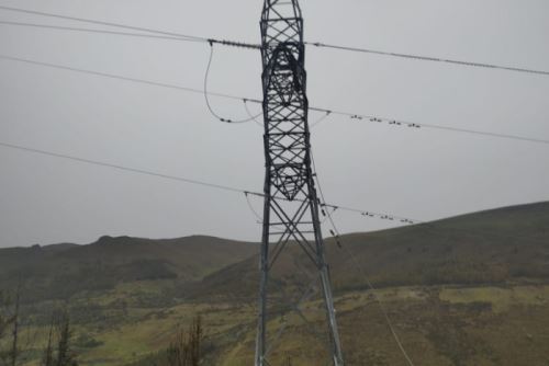 Personal técnico de Electrocentro viene realizando los trabajos necesarios a fin de restablecer el servicio eléctrico.