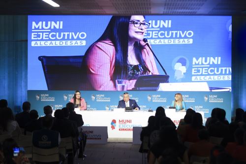 El presidente del Consejo de Ministros, inaugura el  Muni Ejecutivo de Alcaldesas