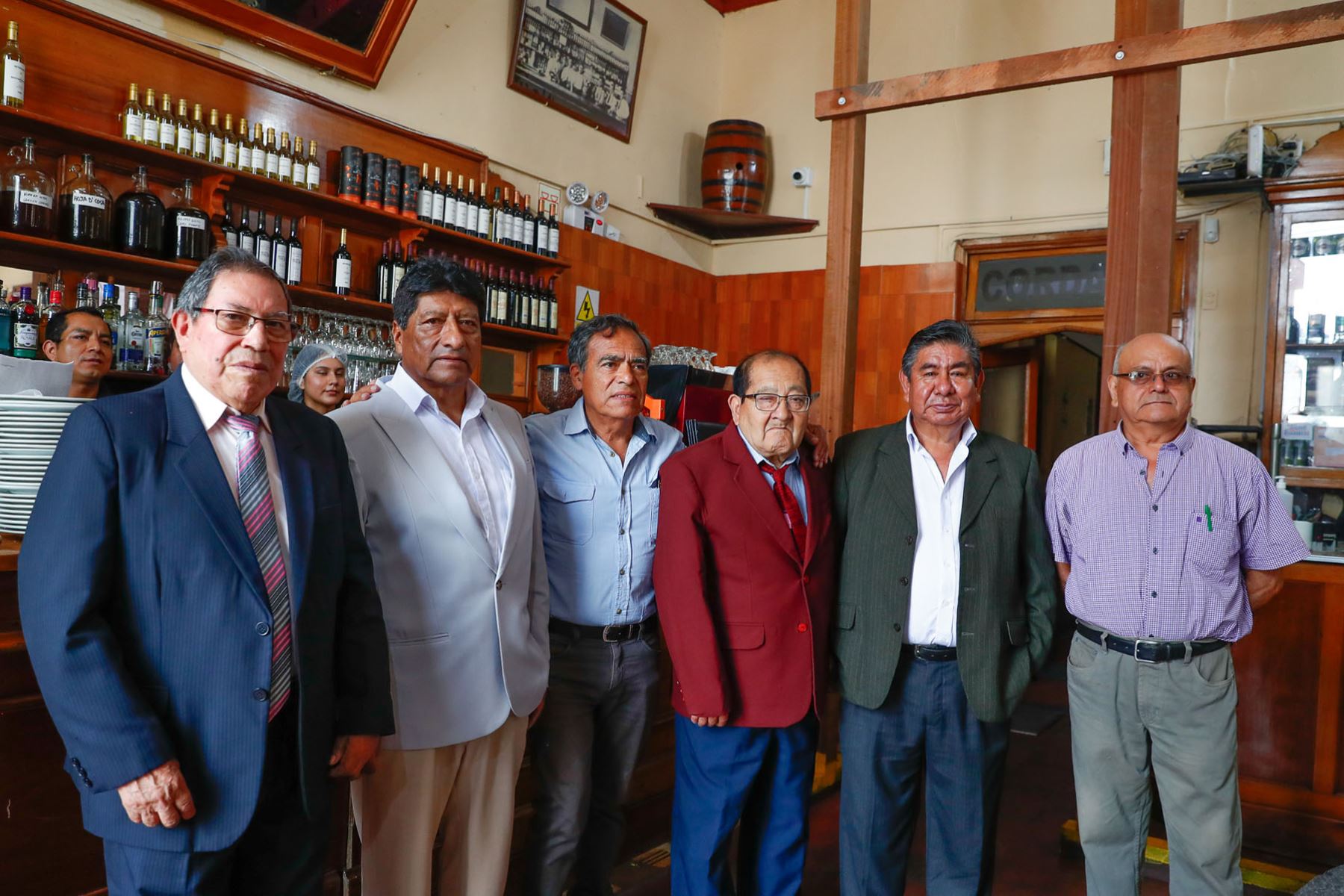 Durante las celebraciones del 120 aniversario del Bar Cordano, ubicado en el Centro Histórico de Lima, estuvieron presentes los socios y dueños del emblemático local, quienes dedicaron sentidas palabras a los invitados que asistieron al bar. Foto: ANDINA/Daniel Bracamonte