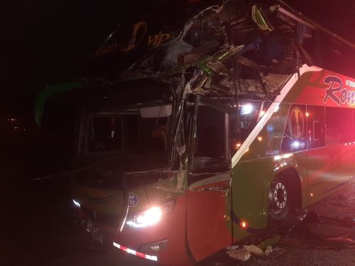 El conductor y pasajeros del bus interprovincial  que resultaron heridos tras el choque entre este vehículo contra un tráiler se recuperan en el Hospital de Barranca, región Lima. ANDINA/Difusión