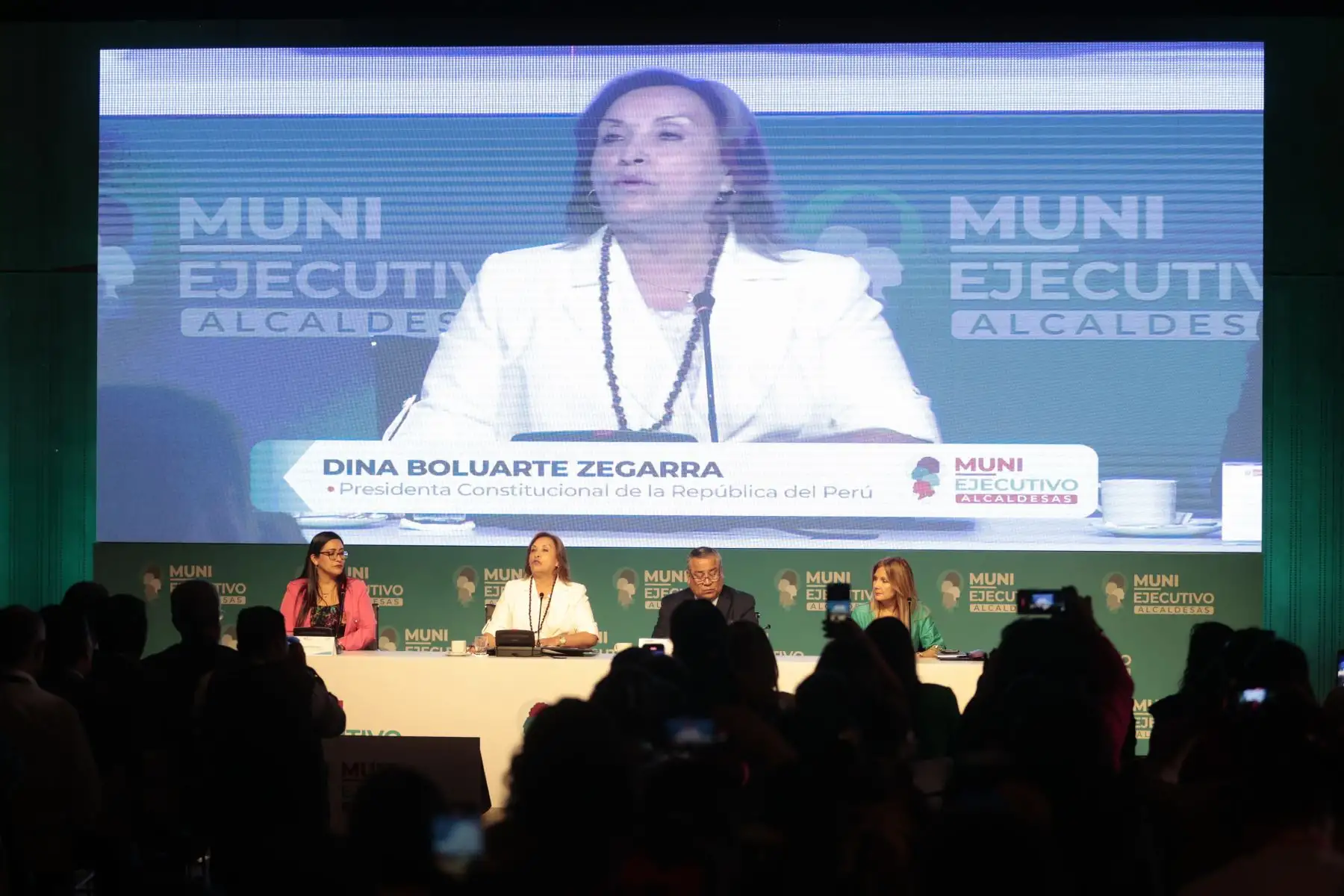 La presidenta de la república, Dina Ercilia Boluarte Zegarra, lidera el MUNI Ejecutivo Alcaldesas, instancia dirigida a las máximas autoridades provinciales y distritales del país. Foto: ANDINA/Vidal Tarqui