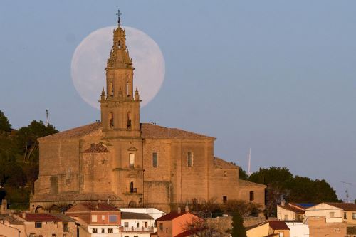 La Luna del Lobo: Europa es testigo de la primera luna llena del año