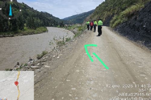 Accidente ocurrió en la carretera Paucartambo-Llaychu, en el sector “Hierbabuenayoc”, cuando el vehículo de color rojo, con placa de rodaje BRJ-338, al parecer se precipitó a la caudalosa cuenca.