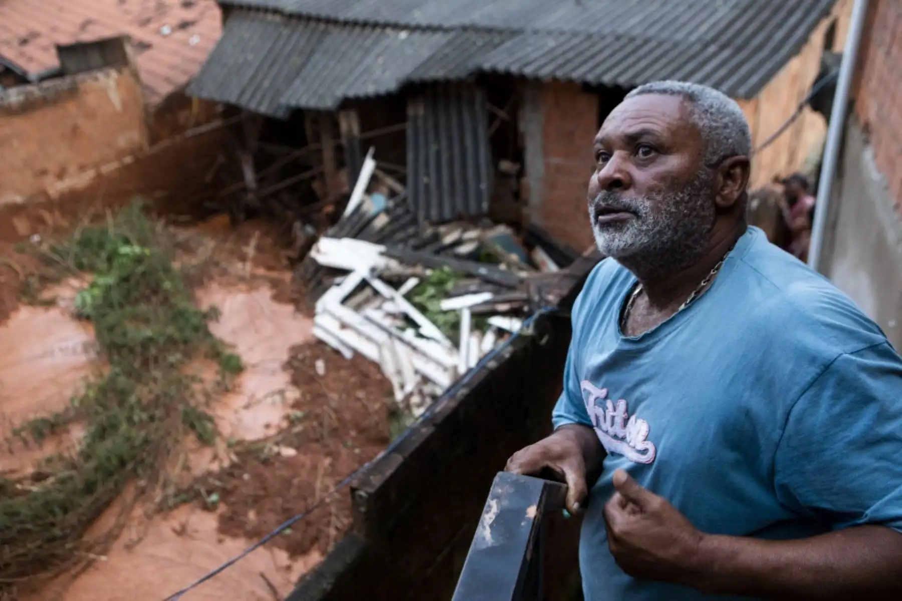 Deslizamientos de tierra provocados por lluvias torrenciales dejaron al menos diez muertos y una persona desaparecida en el estado brasileño de Minas Gerais (sureste), según el informe más reciente de bomberos este domingo. Foto: AFP