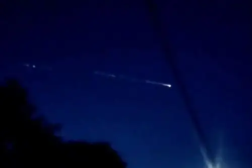 El fenómeno observado en la madrugada en la costa central de Perú fue difundido por redes sociales. Captura TV
