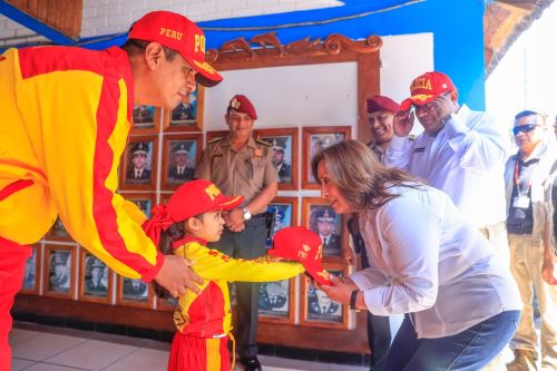 Presidenta Dina Boluarte participa de taller "Delfines de Gran Corazón" en distrito de Barranco