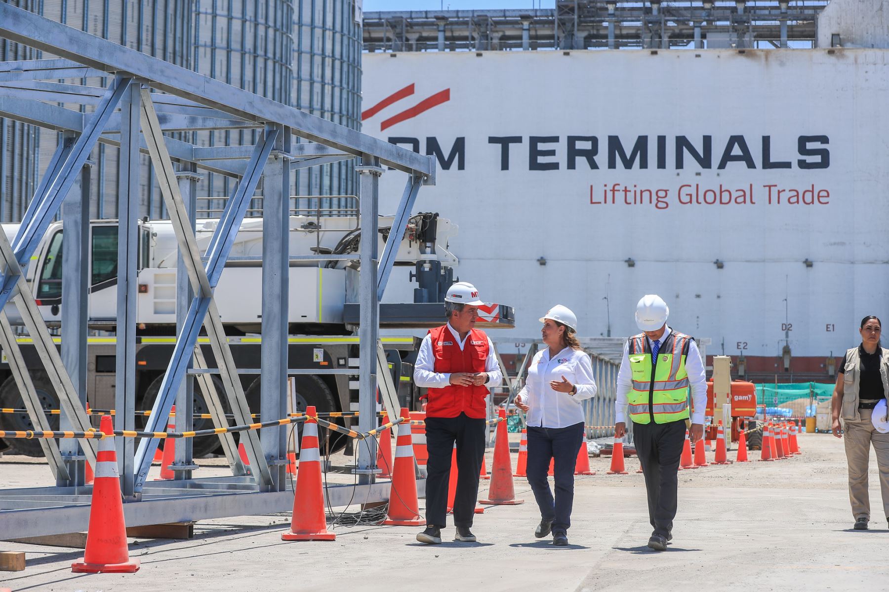 Presidenta Dina Boluarte inspecciona avance de obras en la ampliación del Muelle Norte en el Callao. ANDINA/Prensa Presidencia