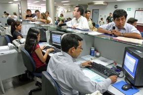 Trabajadores del sector público.