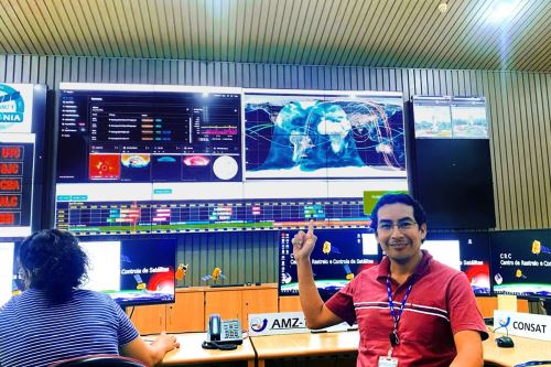 Como ingeniero mecánico e ingeniero aeroespacial, el Dr. Danny Zambrano se ha dedicado a trabajar con los sistemas de control, modelos dinámicos y simulación de misiones de satélites.